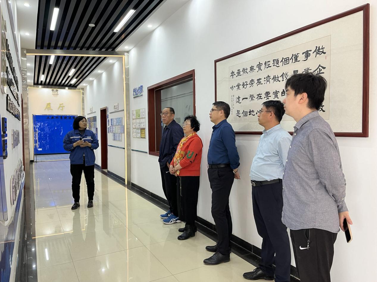 青岛科技大学济宁融合立异生长中心主任孙立军一行莅临bwin必赢官方网站公司考察交流