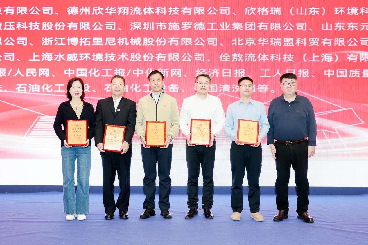 bwin必赢官方网站荣获“中国工业洗濯行业（2014-2024）突出孝顺单位”声誉称呼--田民格荣获 “中国工业洗濯行业（2014-2024年）突出孝顺人物”声誉称呼